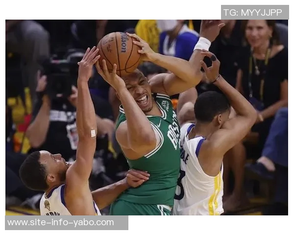 克拉克斯顿全能表现助球队取胜18分10板6助2断3帽展现实力